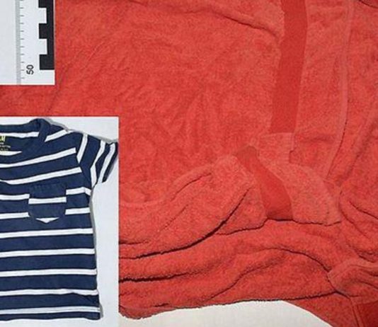 Wo ist die Mutter des ausgesetzten Babys? Polizei Stade sucht mit einem Foto des Handtuchs und des Oberteils nach Hinweisen